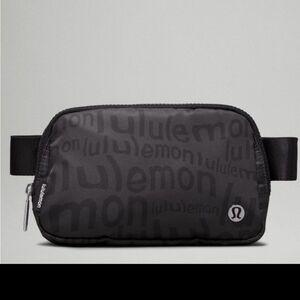 NWT Lululemon Everywhere 1L Belt Bag Wobbly Wordmark Black nwt